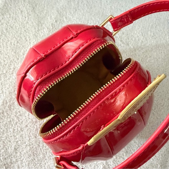 Disney | Snow White Apple Purse - Picture 11 of 15